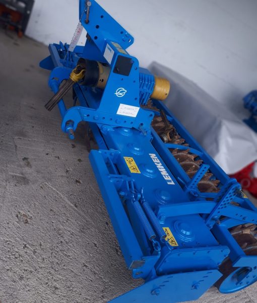 Grada Lemken reparada y revisada por concesionario oficial de la marca.